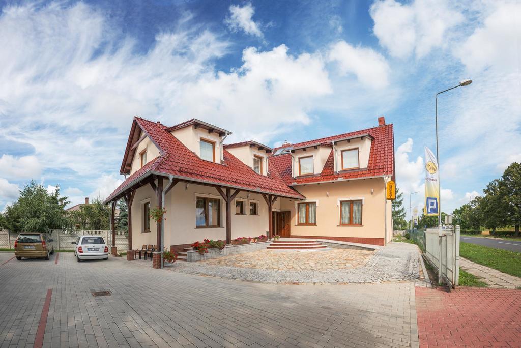 Vera Hotel Sulechów Exterior foto