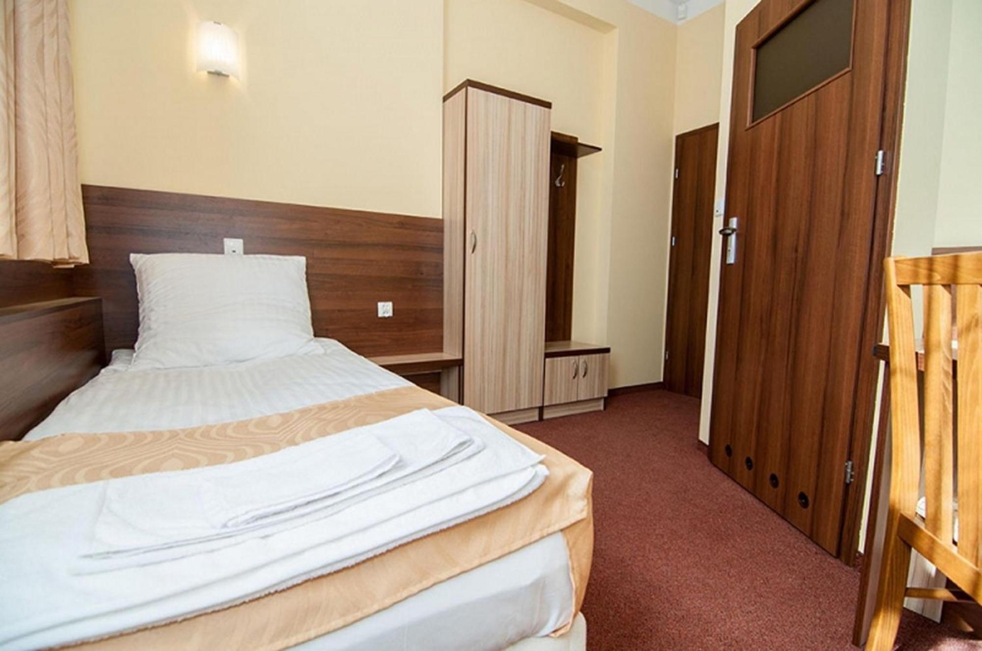 Vera Hotel Sulechów Exterior foto